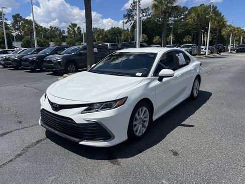 Used 2023 Toyota Camry LE FWD image 5