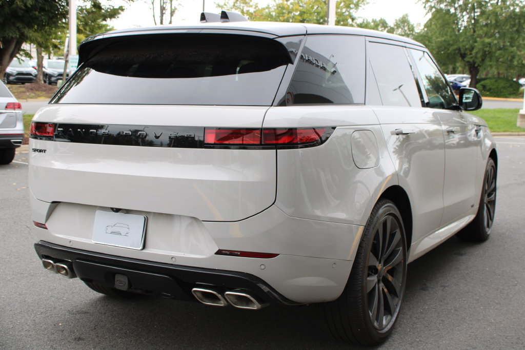 New 2027 Land Rover Range Rover Sport Dynamic SE AWD/4WD image 3