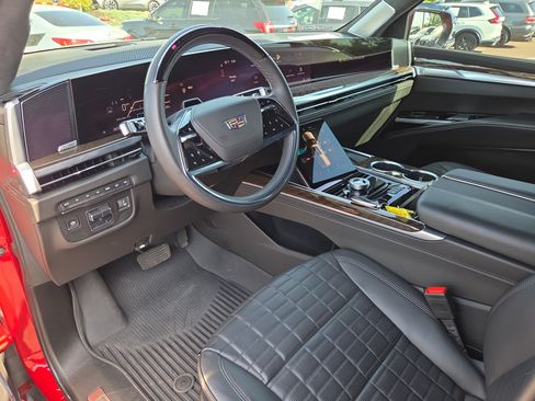 Used 2025 Cadillac Escalade Premium Luxury Platinum w/ LPO, Floor Liner Package AWD/4WD image 15