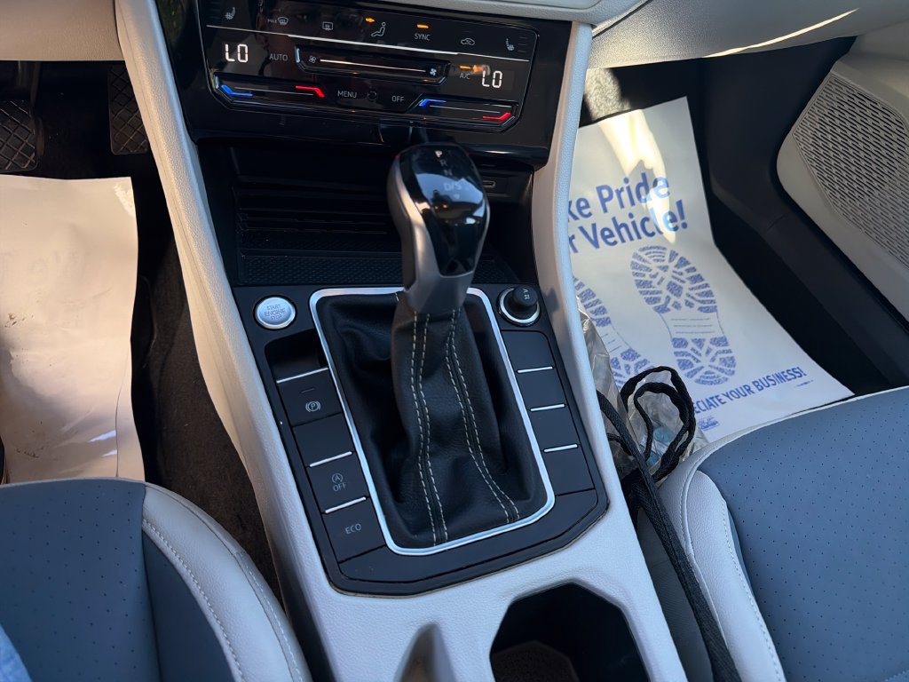 Used 2025 Volkswagen Jetta SE w/ Sunroof Package FWD image 22