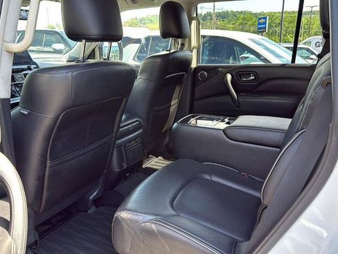 Used 2023 INFINITI QX80 Luxe w/ All-Season Package AWD/4WD image 8