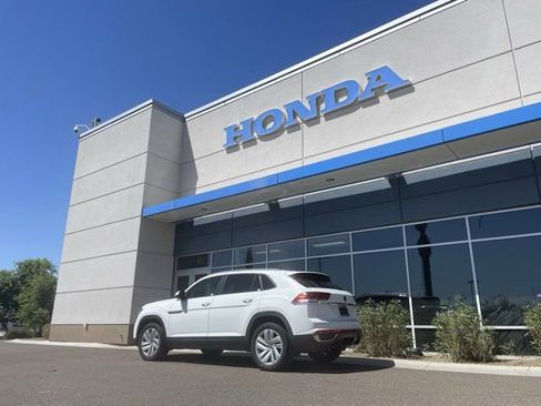Used 2021 Volkswagen Atlas Cross Sport SE FWD image 18
