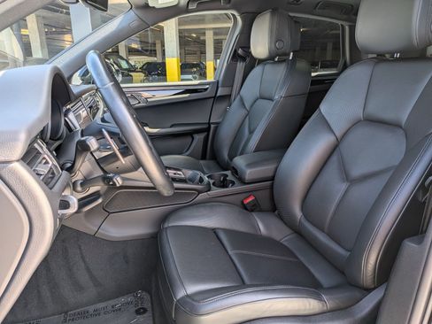 Certified 2024 Porsche Macan AWD/4WD image 5