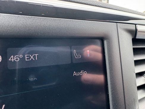 Used 2023 Chrysler Voyager LX image 13