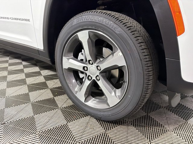 New 2026 Jeep Grand Cherokee Limited w/ Trailer Tow Package AWD/4WD image 2