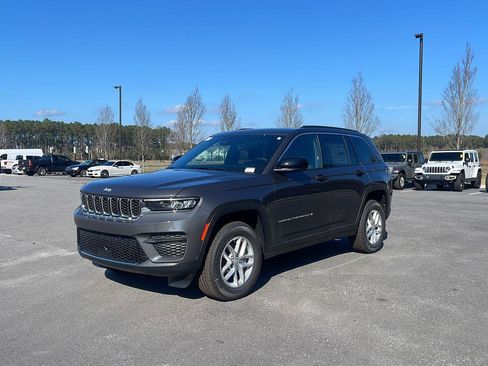 New 2025 Jeep Grand Cherokee Laredo X image 3