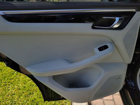 Used 2017 Porsche Macan AWD/4WD image 11
