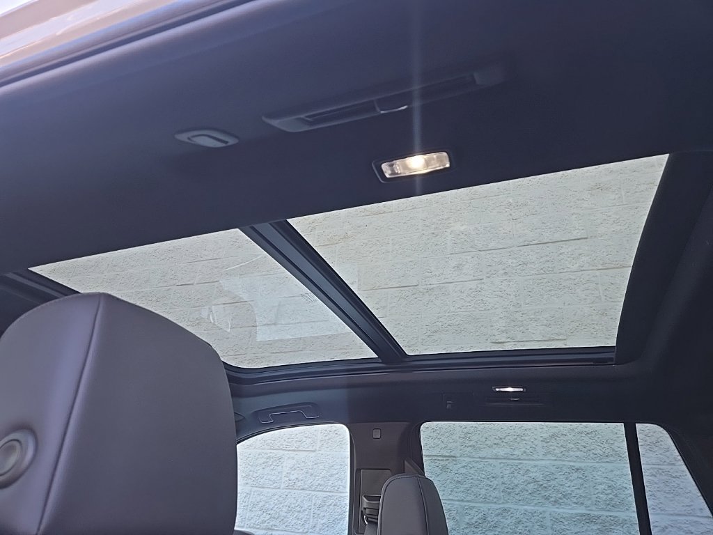 Certified 2024 Cadillac Escalade Premium Luxury w/ LPO, Floor Liner Package AWD/4WD image 18