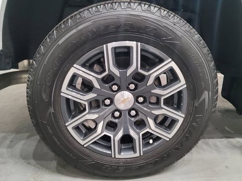 Used 2024 Chevrolet Colorado LT w/ LT Convenience Package III image 40