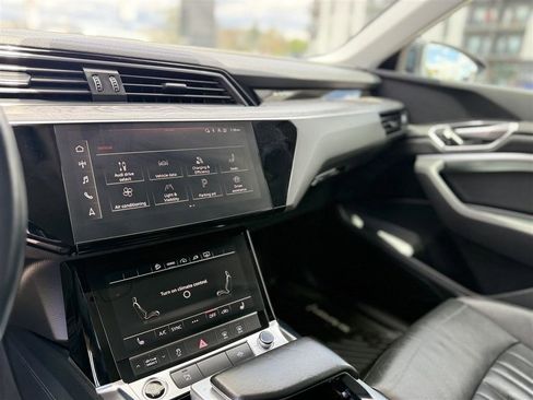 Used 2021 Audi e-tron Premium AWD/4WD image 27