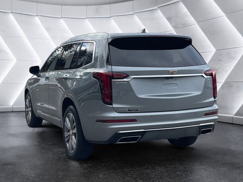 Certified 2025 Cadillac XT6 Premium Luxury image 4