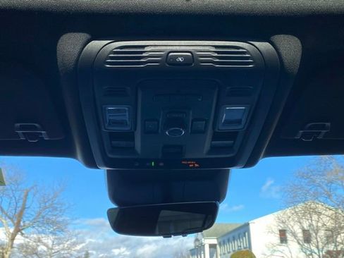 Used 2022 Cadillac Escalade Premium Luxury image 38