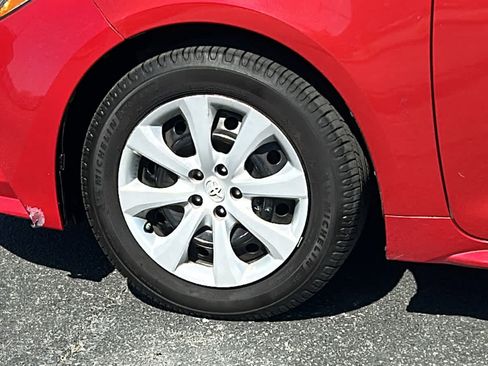 Used 2021 Toyota Corolla LE FWD image 9