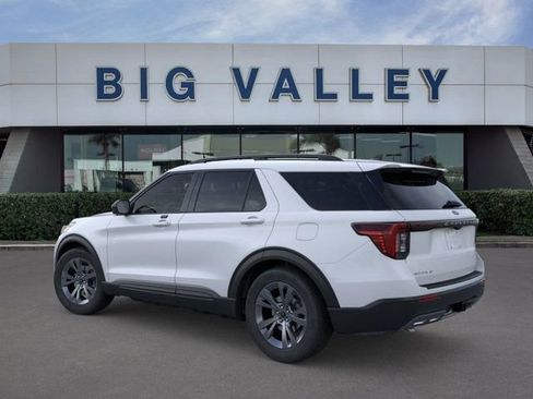 New 2026 Ford Explorer Active w/ Active Comfort Package image 4