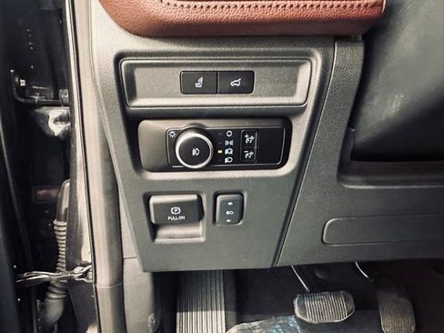 Used 2024 Ford Expedition Limited image 39