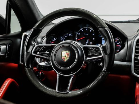 Used 2016 Porsche Cayenne Turbo S image 20