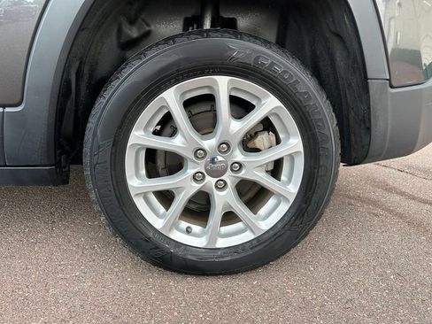 Used 2014 Jeep Cherokee Latitude FWD image 41