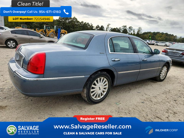 Used 2004 Lincoln Town Car RWD image 4