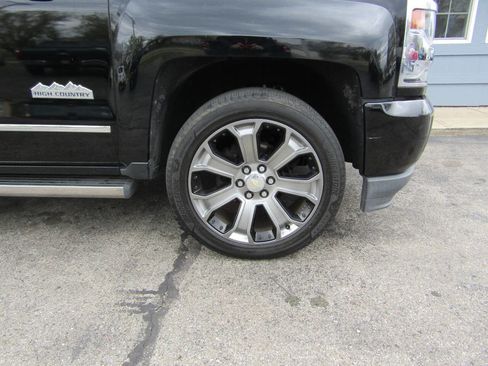 Used 2017 Chevrolet Silverado 1500 High Country image 3
