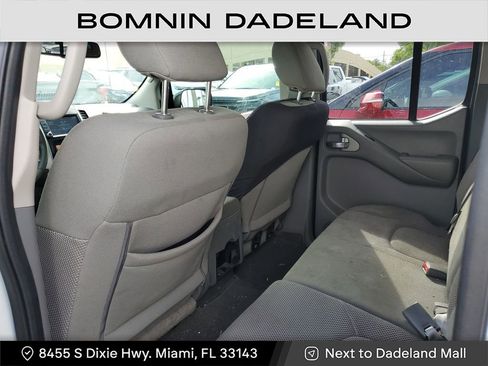 Used 2021 Nissan Frontier SV w/ Midnight Edition Floor Mats image 10