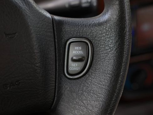 Used 2003 Saturn L-Series L200 w/ Audio Pkg I FWD image 25