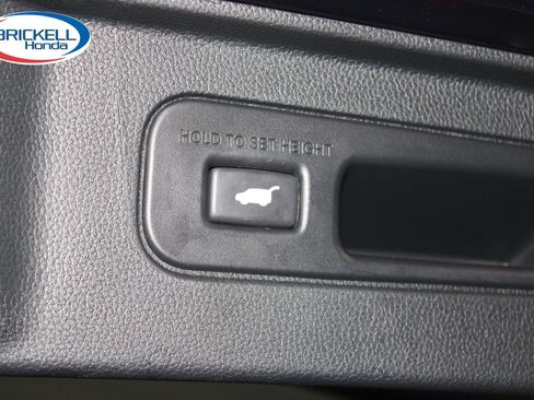Used 2023 Honda Pilot Touring image 13