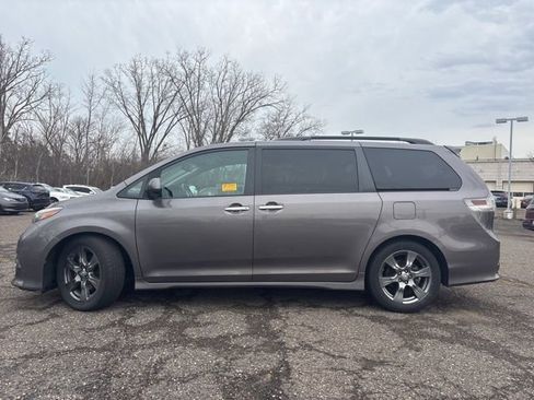 Used 2017 Toyota Sienna SE image 8