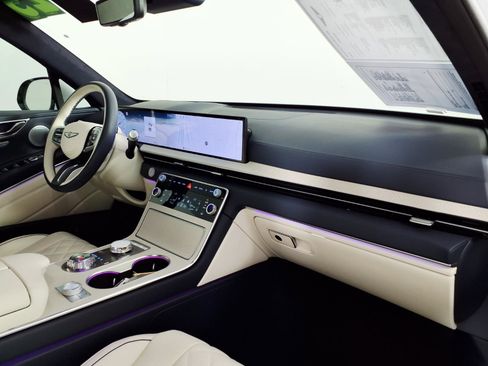 Certified 2025 Genesis GV80 3.5T Prestige image 9
