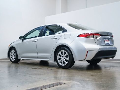 Used 2025 Toyota Corolla LE FWD image 7