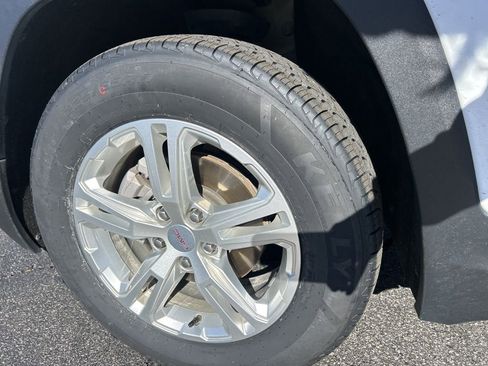Used 2024 GMC Terrain SLE image 36