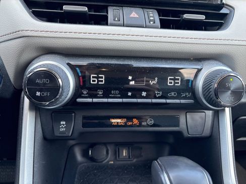 Used 2022 Toyota RAV4 XLE Premium image 20