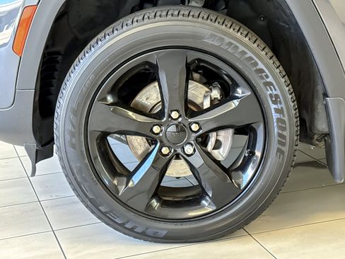 Used 2023 Jeep Grand Cherokee Altitude AWD/4WD image 24
