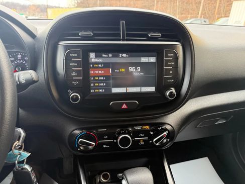 Used 2021 Kia Soul LX image 10