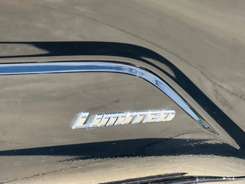 Used 2024 Toyota Tacoma Limited w/ Limited Package (LT) image 22