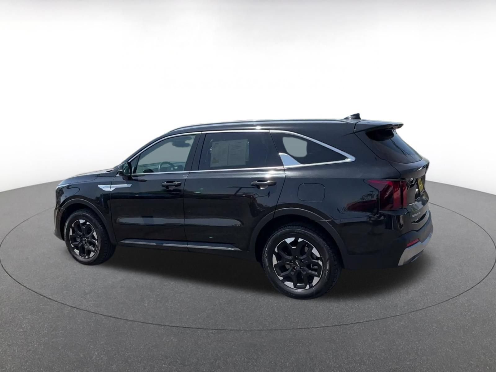 Used 2024 Kia Sorento S AWD/4WD image 9