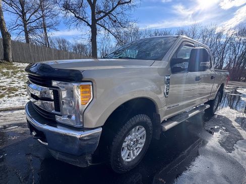 Used 2017 Ford F250 XLT w/ FX4 Off-Road Package image 4