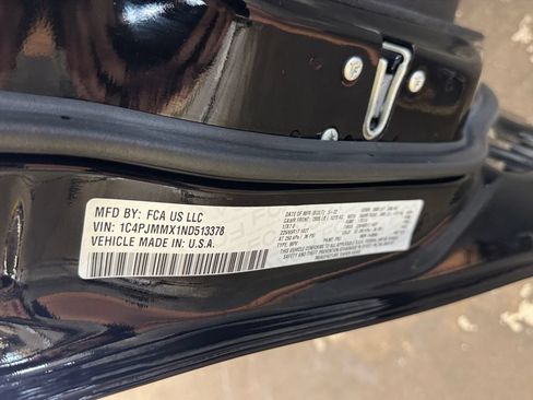 Used 2022 Jeep Cherokee Latitude Lux w/ Mopar Interior Package AWD/4WD image 31