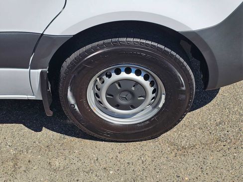 Used 2025 Mercedes-Benz Sprinter 2500 image 11