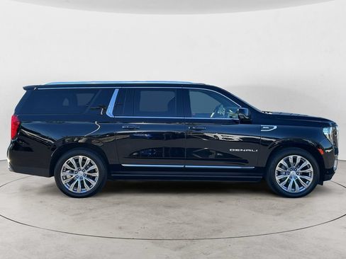 Used 2023 GMC Yukon XL Denali w/ Denali Reserve Package AWD/4WD image 4