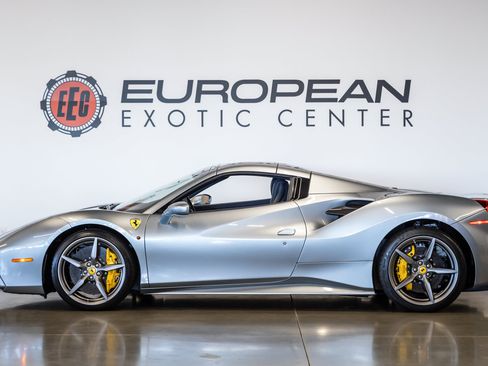 Used 2018 Ferrari 488 Spider RWD image 8