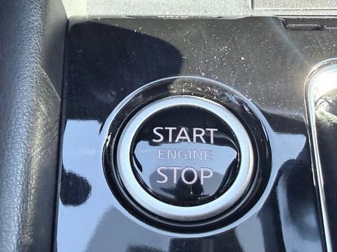 Used 2023 Nissan Kicks SR w/ SR Premium Package FWD image 17