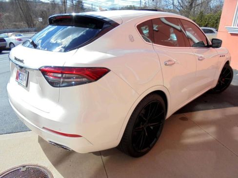 Used 2021 Maserati Levante AWD/4WD image 23