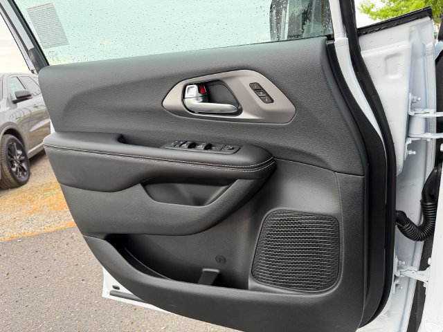 New 2026 Chrysler Pacifica Select AWD/4WD image 13