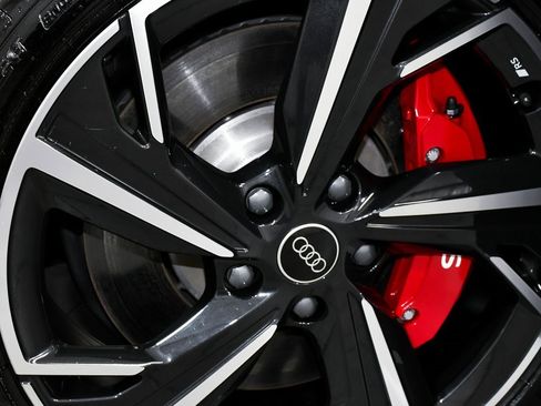 Used 2025 Audi S6 e-tron Prestige w/ 21" Black Optic Package image 97