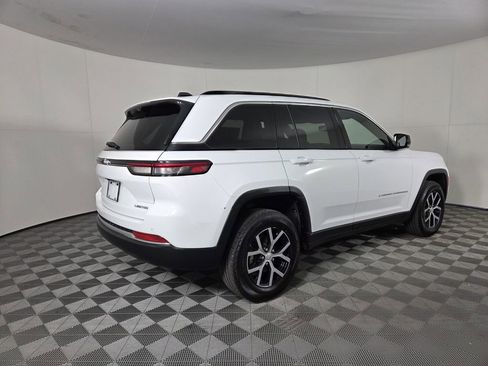 Certified 2025 Jeep Grand Cherokee Limited w/ Luxury Tech Group II image 5