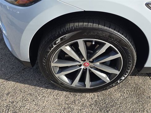 Used 2017 Jaguar F-PACE Prestige image 9