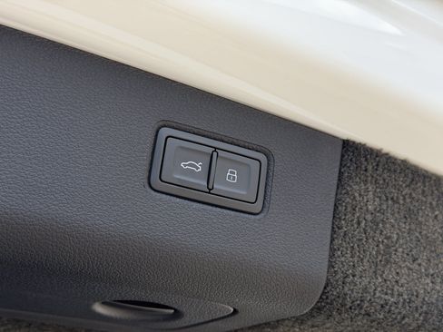 Certified 2023 Bentley Bentayga AWD/4WD image 41