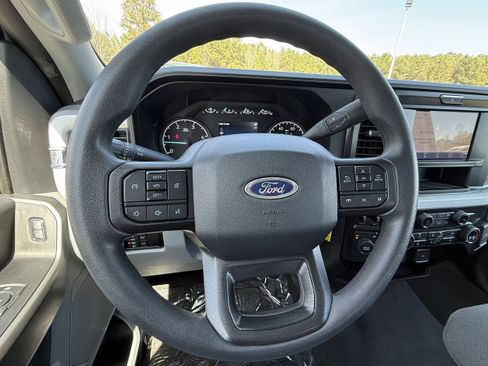 Used 2025 Ford F250 XLT image 15