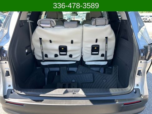 Used 2025 Toyota Sienna LE w/ LE Plus Package FWD image 21