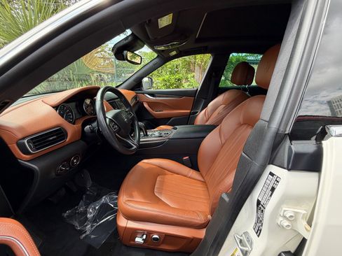 Used 2023 Maserati Levante GT AWD/4WD image 8
